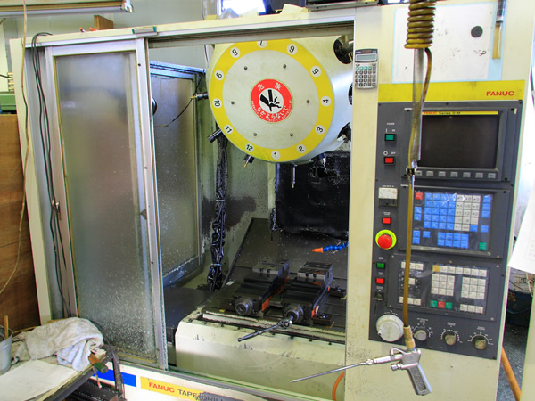 立体マシニングセンター